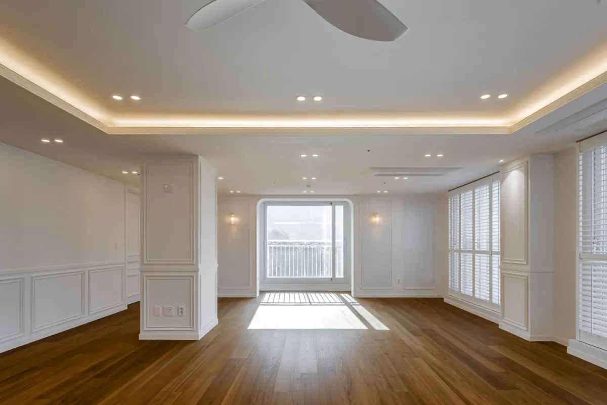 아치형 도어가 돋보이는 68평 유러피안 클래식 거실